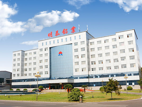 明泰鋁業1060鋁板反光率高，常用于照明燈具